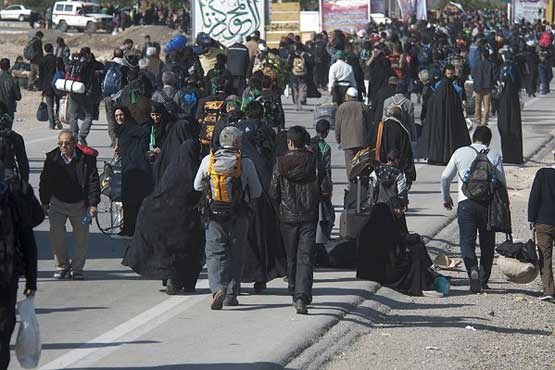 چشم انتظاری هزاران زائر در مرز مهران برای رفتن یا نرفتن مرز مهران،/  جای سوزن انداختن ندارد + عکس 